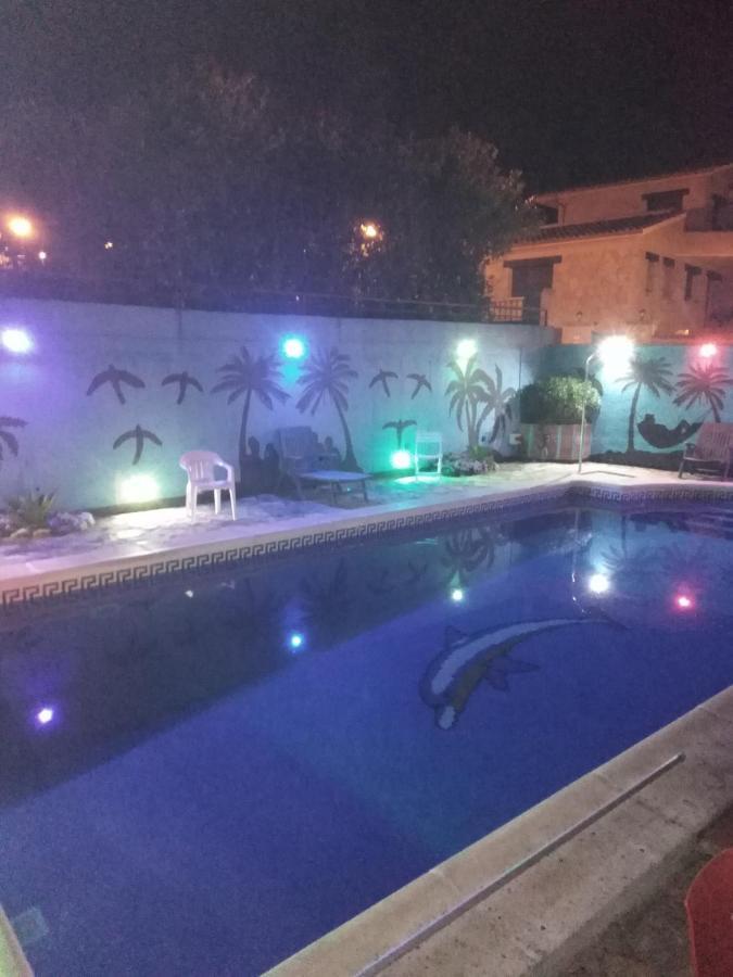 Villa Las Palmeras Аренас де Сан Педро Екстериор снимка